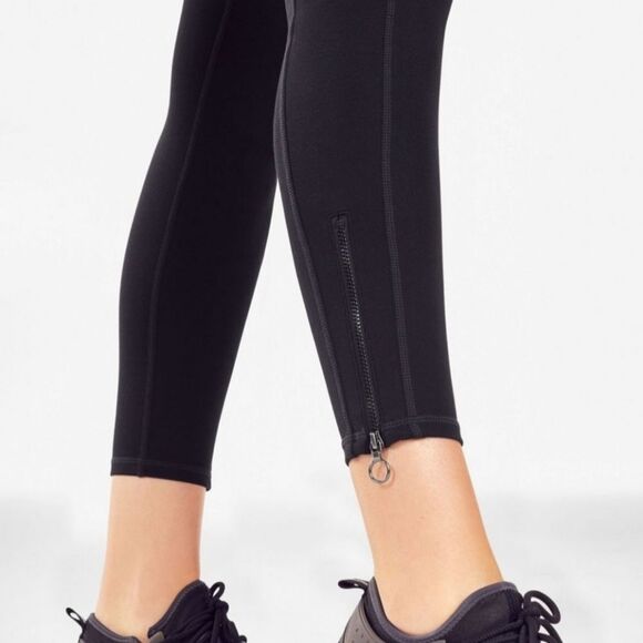 🌟 2 for $25 Fabletics Quincy Zip Pant S/4-6 Black - Picture 2 of 5